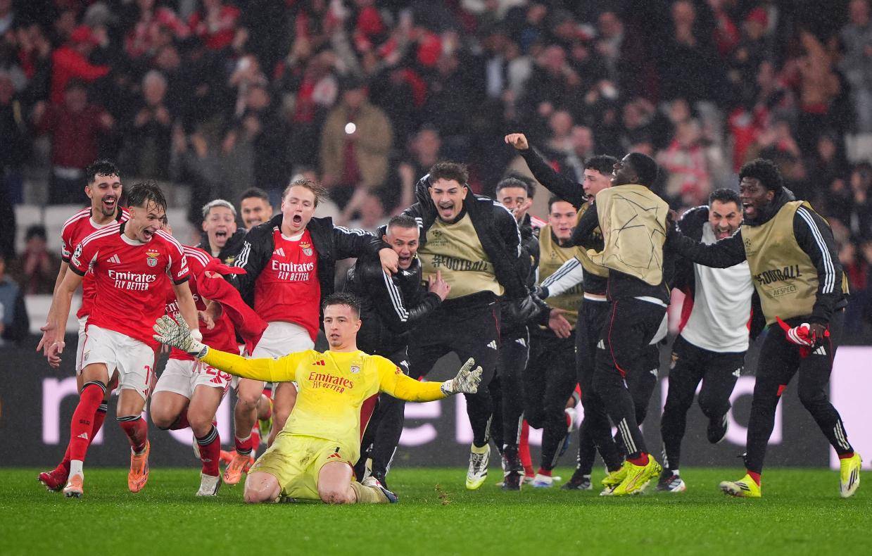 伟大的4-2！穆里尼奥带队最神奇一战，门将读秒破门，压哨进附加赛